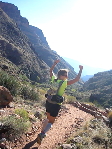 Jenni Hulburt running the grand canyon R2R2R